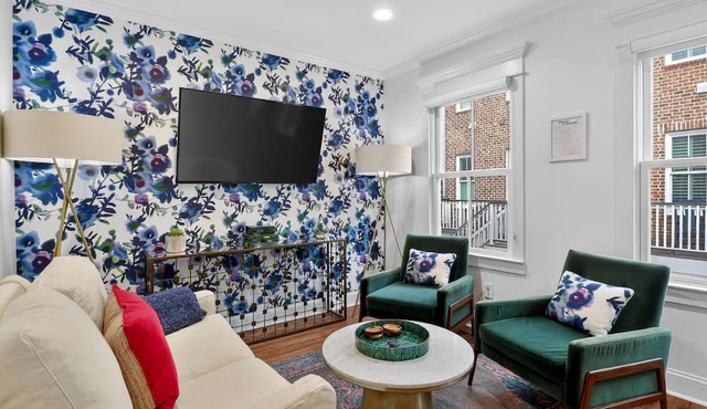 Liberty Lane Carriage House With Garage Spot!