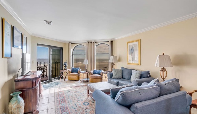 Oceanfront 2BR, 2BA Condo in Wild Dunes! Community Pool! Great View Looking at the Atlantic Ocean!