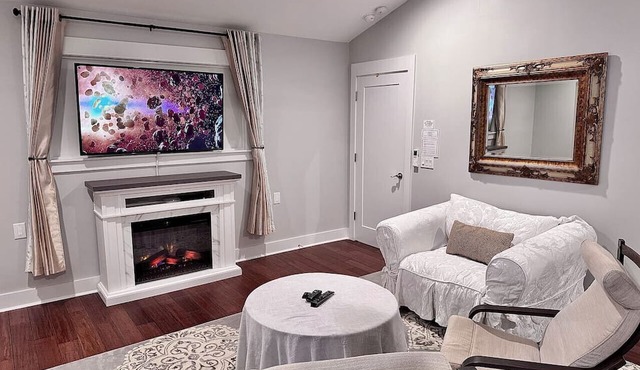 Romantic Luxury with Infrared Sauna. Pets allowed