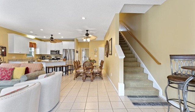Beautiful 3rd row ocean view home with private pool. Walk to ocean, food, bars.