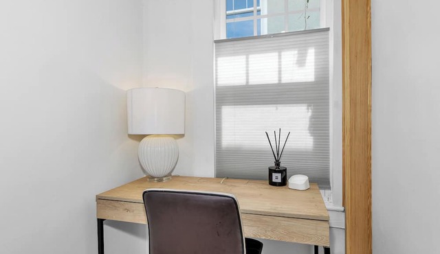 Charming, modern, 2nd floor home-away-from-home