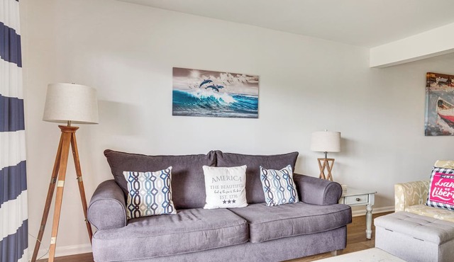 Harbor Island Condo w/Pool Access: Walk to Beach!