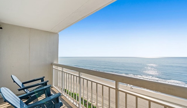 S Hampton 1110 1 Br Oceanfront in Kingston, Pool