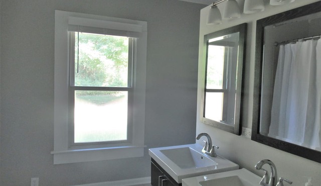 Bungalow Retreat - Pet Friendly - Historic Home in Huntersville