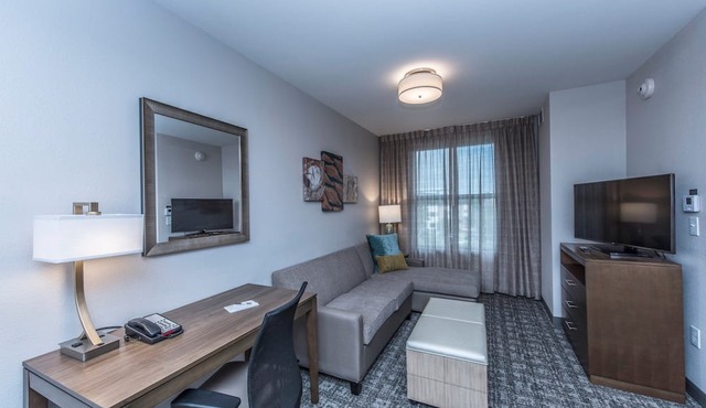 Free Breakfast Buffet + Outdoor Pool + Free Wi-Fi | Great Location + Bridge and Harbor View!
