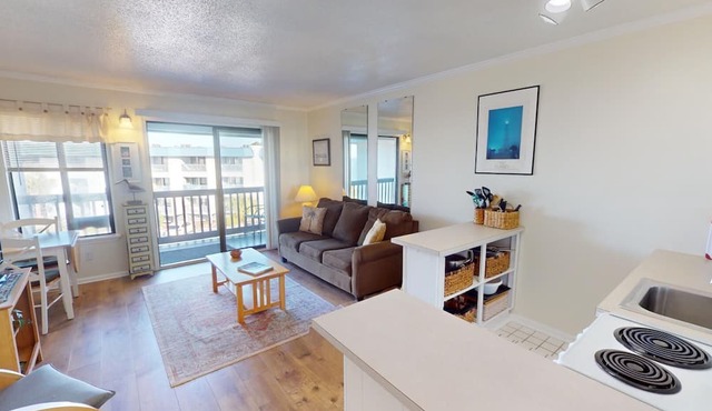 Cozy Coastal Condo w/Water Views & Pool Access