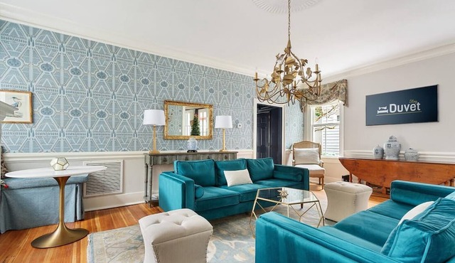 Bee & Blossom | Historic Charm