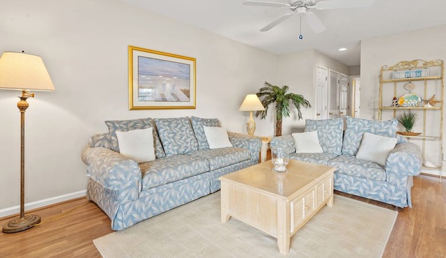 Homey condo w/private deck in quiet resort w/fabulous pool & Jacuzzi - one block from the beach