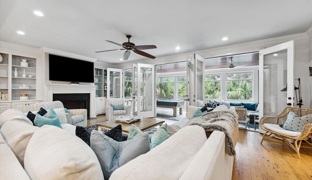 Luxury Vaycay! Private Pool, Billiards, Hot Tub, Putting Green - 2602 Hartnett