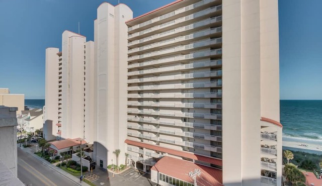 Oceanfront luxury condo and great amenities + Free Attraction Tickets!