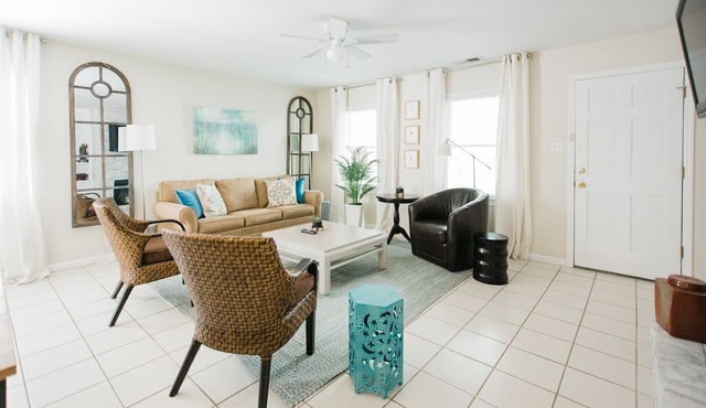 Modern Pet Friendly Garden Home Walking Distance to River by Lucky Savannah