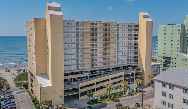 Recently Updated, Wonderful Oceanfront Views + Free Attraction Tickets!