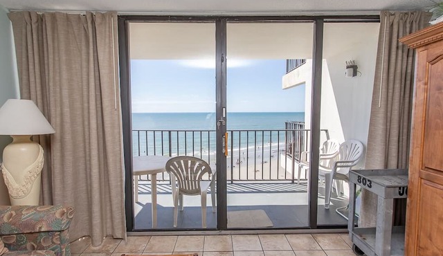 ONE BEDROOM CONDO TO DIE FOR Royal Garden 803