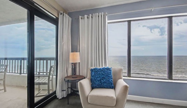 Oceanfront Penthouse - Crescent Towers I 901