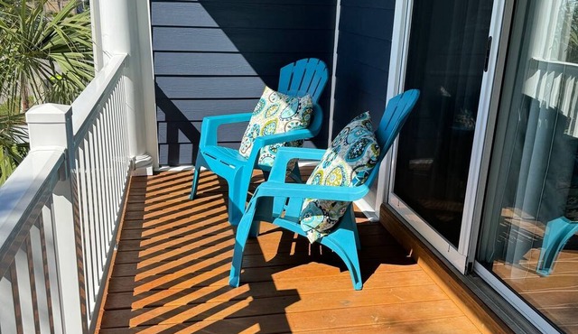 Make memories in this spacious home, short walk to the beach and Surfside Pier.