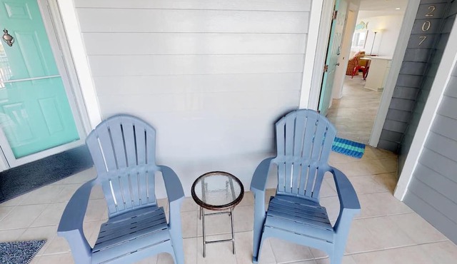 Waterfront condo w. resort amenities + unbeatable views!