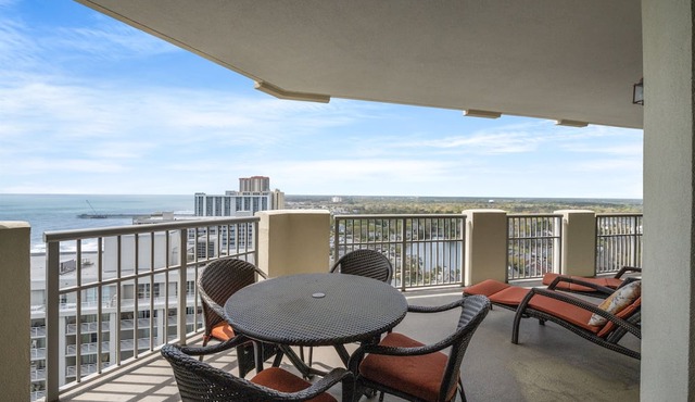 Royale Palms 2004 2 Br Oceanview in Kingston, Pool