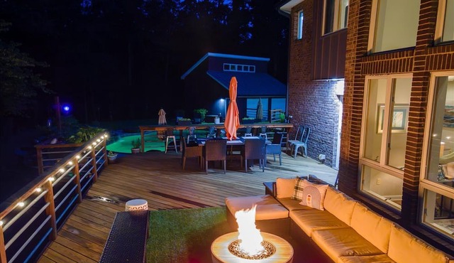 7+acre Gated, Wooded Estate, Pool, Pickleball/Basketball Court, HotTub, GameRoom