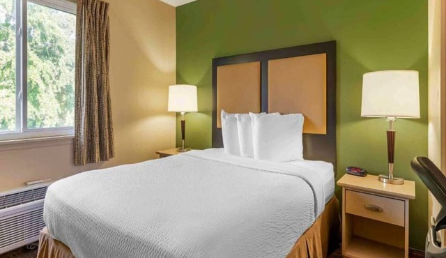 1 Queen Bed | Non-Smoking, Micfridge