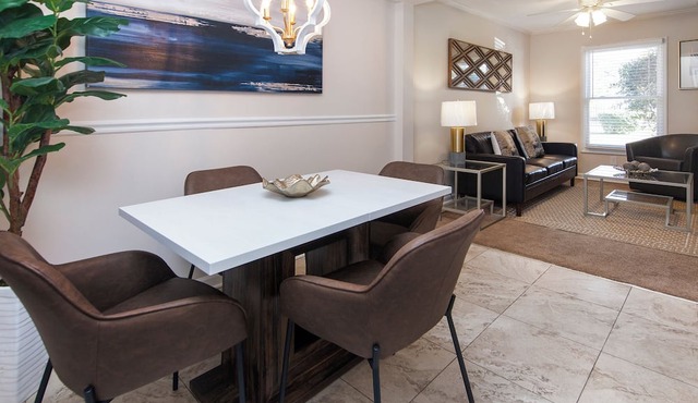 1BR with Easy Access to Uptown