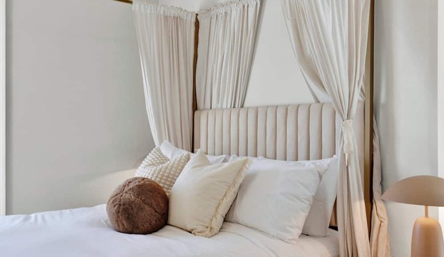 Creative Comfort in Downtown Savannah | Heated Pool Access