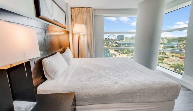 New Corner Suite 2BR, Direct Ocean and City Views