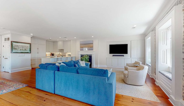 Rainbow Row Pied-À-Terre Condo in Charleston
