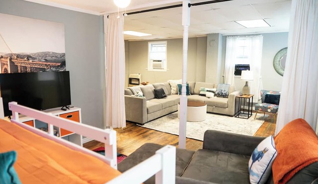 Beautiful sleeps 6 apartment, walking distance to Downtown Pilot Mountain Unit 1 in Pilot Mountain