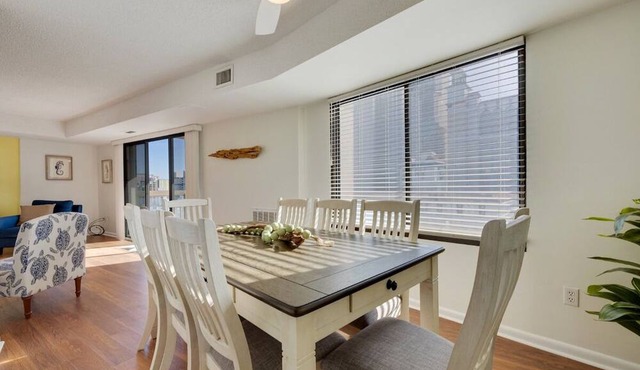 Inland Escape/Walk to Beach/Sleeps 8