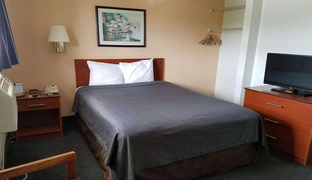 1 Queen Bed|Smk|Kitchen