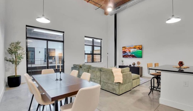 Stylish, Roomy 2BD Loft | Pool | 5 mins to DT GVL in Greenville