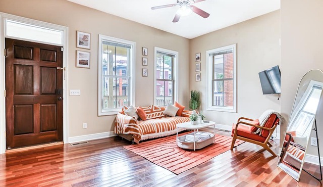 Near Starland & River St - Private Patio & BBQ - Parking