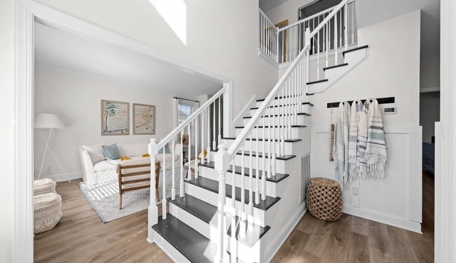 2mi to Beach + Sleeps 14 + Luxury 5BR + Pool + Hot Tub + SUMMER GETAWAY in Wilmington
