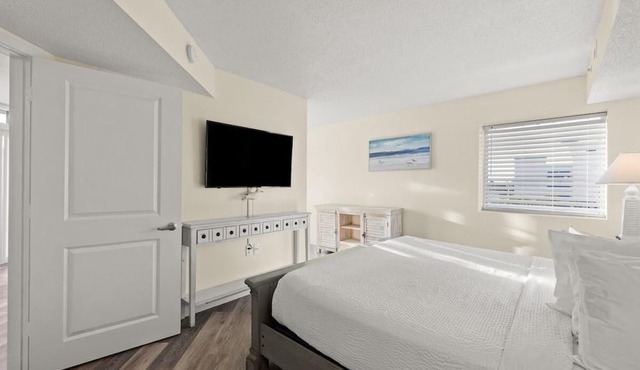 Beachside Elegance Ocean View King Condo 4th Floor