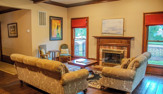 Ashford Inn - Spacious 5-bedroom historic house in Clinton