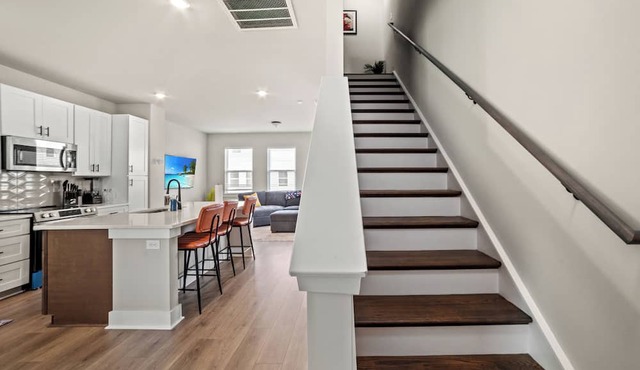 Modern Chic Townhome, Near Uptown, NoDa, Bojangles Coliseum