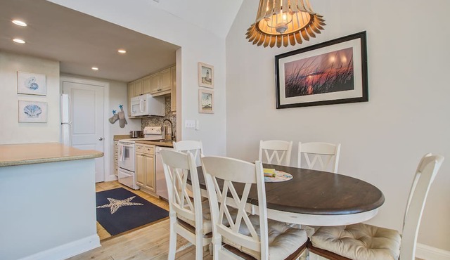 Three Oceanfront Private Balconies with Panoramic View, Dolphins & Calm Breezes!