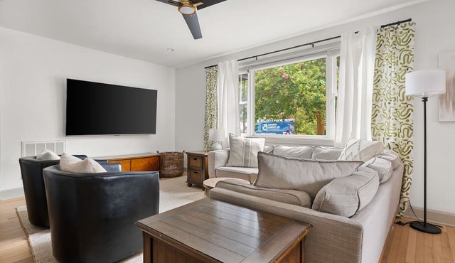 Casa Luna | Walk to Lowndes Grove + Hampton Park