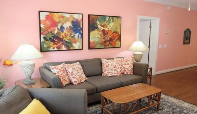 3-bedroom villa in peaceful Edisto Island, seconds from the beach in Edisto Island