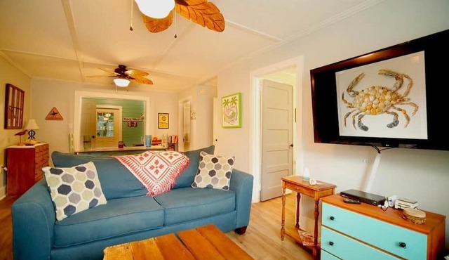 Key Lime Lounge steps from the beach!