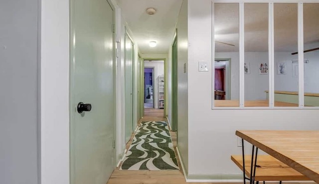 Bloomingdale - Mesa A - Retro! - 4BR Near Sav Airport