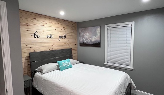 Charming 2-bedroom bungalow in Smithfield with AC, WiFi, washer and dryer in Smithfield