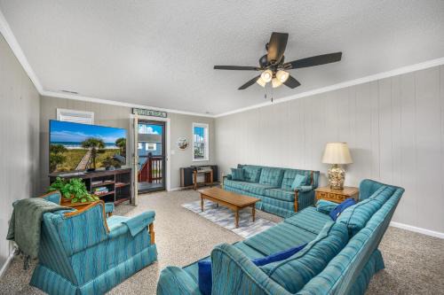 Carolina Roost Renovated Cherry Grove Home Near Beach Pier
