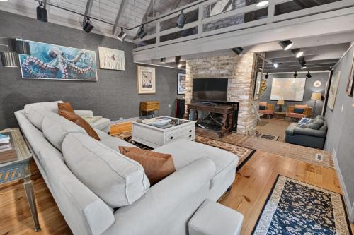 Artist's Cottage - Eclectic Retreat Near Coligny