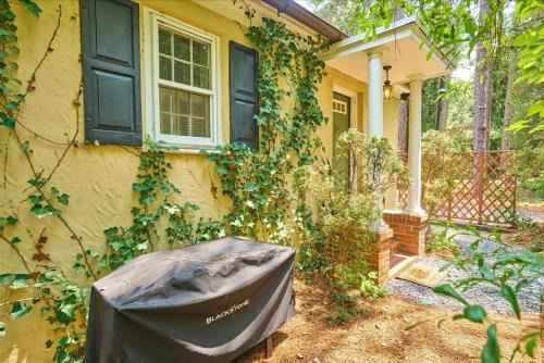 The Cottage at Knollwood Manor