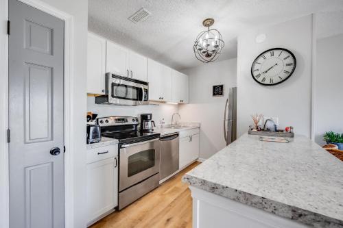 2BR at Grand Palms Resort Close to Beach