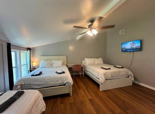 2 Bedroom Townhome - New 2026 - Max 7 Guest