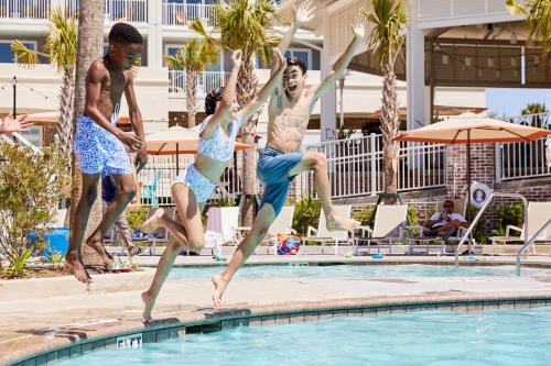 Wild Dunes Resort - Sweetgrass Inn and Boardwalk Inn