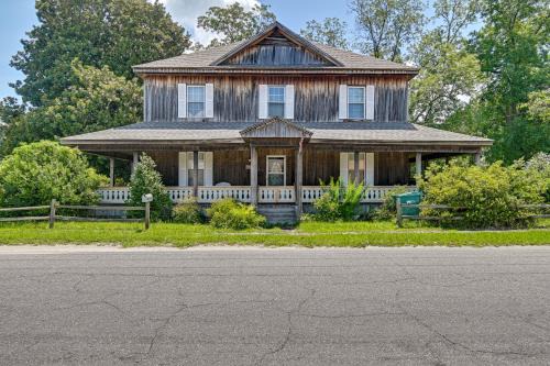 Walk to Downtown Fairmont! Family Home w/Yard