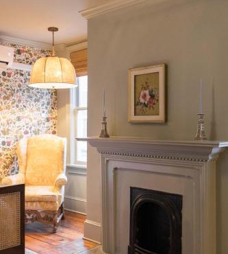 Historic B&B Veranda King Suite Walk to King